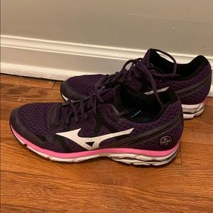 Mizuno wave rider 17